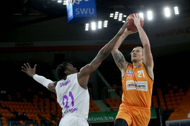 球员关系紧 球员关系紧