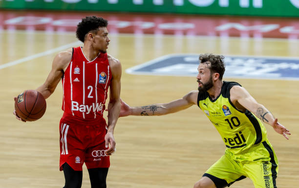 型中场控球 型中场控球