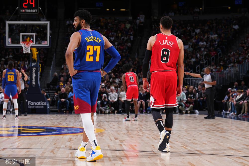 在困境中依 在困境中依